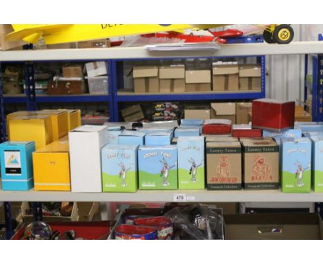 34 Boxed Warner Brothers Looney Tunes ceramic collectable figures featuring Cavalcade, Ornament Collection and Demons and Mer