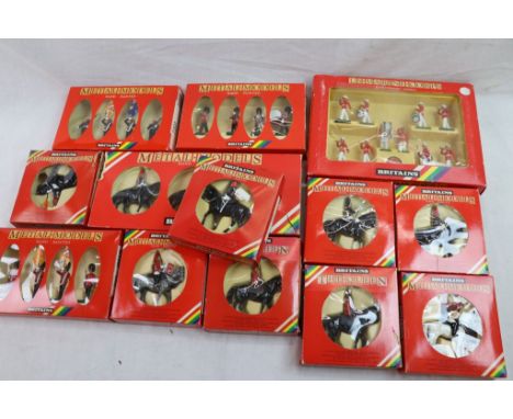 Collection of 13 boxed Britains metal model soldiers to include : 7231 Mounted Royal Horseguard, 2 x 7232 Her Majesty Queen E