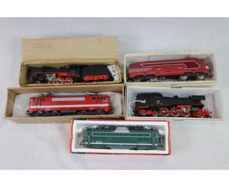 Five OO/HO gauge engines to include boxed Jouef 8362 Loco Eletrique BB25531, Jouef SNCF 67001, Piko DB66002 Class 6 2-6-4, Li