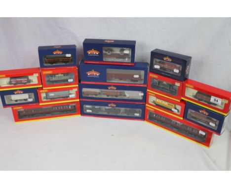 16 Boxed OO gauge items of rolling stock to include Bachmann X 8 and Hornby x 8 featuring coaches and wagons, all vg