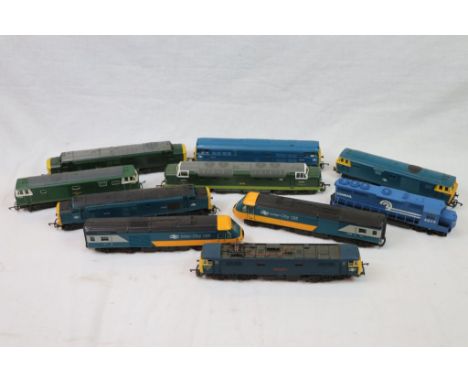 10 OO gauge model railway engines to include Bachmann Conrail 3079, Triang, Lima and Hornby, condition varies 