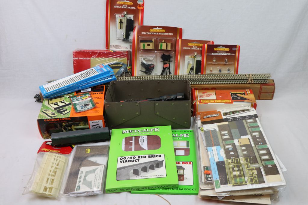Collection of boxed OO gauge model railway accessories to include Metcalfe, Hornby, Gaugemaster a