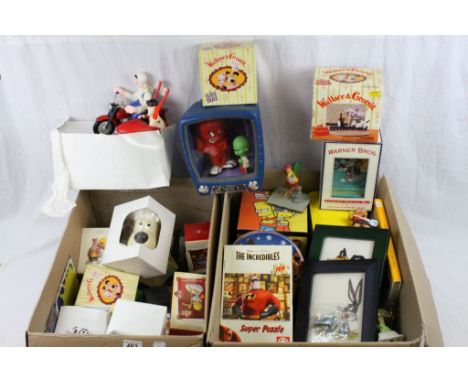 Group of mixed toys and collectables to include ceramic models, features Looney Tunes, Wallace and Gromit, Disney etc 9two bo