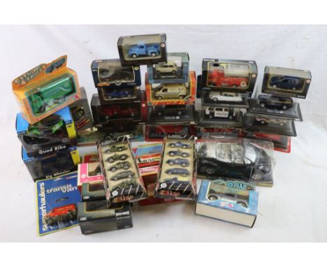 A collection of approx 30 x boxed diecast toy cars to include Majorette, Corgi & Del prado in various scales. Vehicles incllu