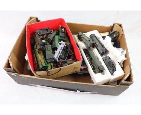 Quantity of OO gauge model railway spares and repairs to include many chassis and engine shells 