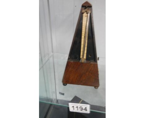 A French metronome with key