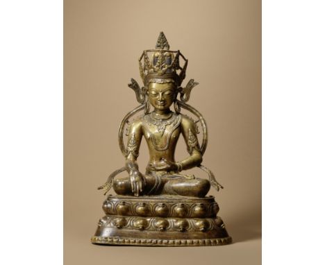 STATUETTE D'AKSHOBHYA EN LAITON AVEC INCRUSTATION DE CUIVRETIBET CENTRAL, VERS XIIIE SIÈCLE Himalayan Art Resources item no. 