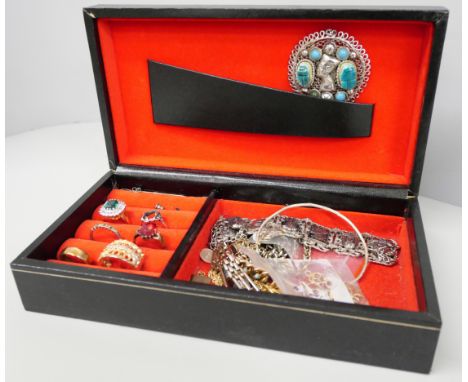 Vintage costume jewellery and rings 