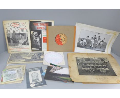 Sports memorabilia including football ticket stubs,  (Nottingham Forest late 1970s/early 80s) cricket autographed booklet and