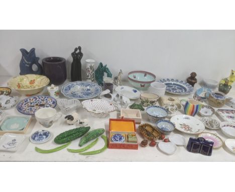 A mixed lot of ceramics to include a 20th century Chinese rice bowl, along with a Chinese tea bowl, pottery and stoneware ite