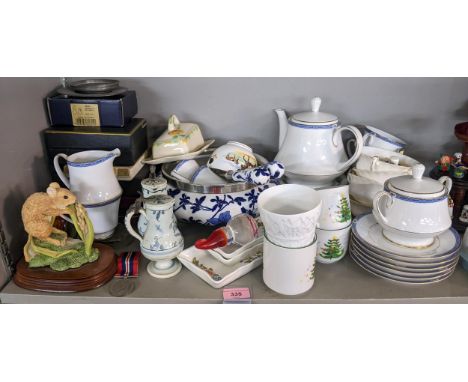 A mixed lot to include silver plated items, a Boots tea service 'Blenheim' pattern, a pair of blue and white small jugs and o
