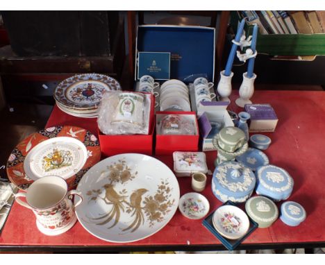 A ROYAL WORCESTER BONE CHINA SERVICE a Kaiser plate, boxed Spode, Jasperware and other similar ceramics