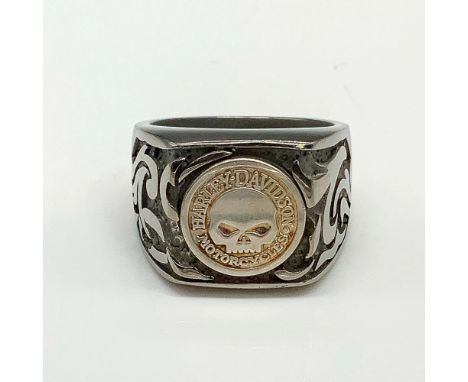 Chunky band with skull emblem and carved flames on either side. Titanium and 925 stamped inside band. Size 10.25. Condition: 
