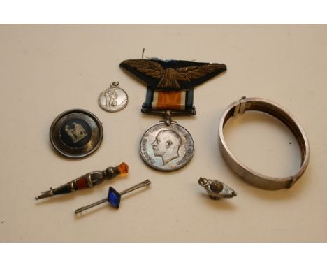 A collection of various jewellery including a silver bangle and a First World War medal