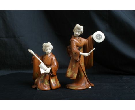 Two Oriental ivory Okimono Japanese wood figures playing musical instruments. Measuring 16 cm for one and 13 cm for the other