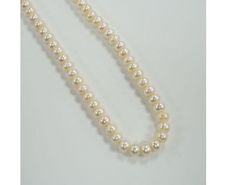 A single strand cultured pearl necklace,, with 9ct clasp, 46cm.***CONDITION REPORT***PLEASE NOTE:- Prospective buyers are str