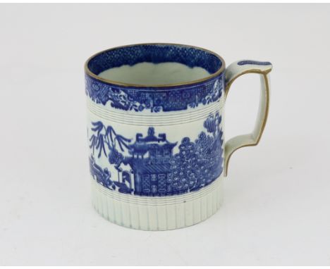 * * An early 19th century Staffordshire pearl ware Willow pattern tankard, c.1830Please note this lot attracts an additional 