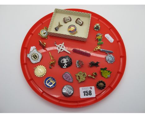 'Derbyshire Area N.U.M. Strike 1984-5' Enamel Badge, 'N.U.M. Derbys' badges, RAF badge, R.A.F.A. badge, Girl Guides, etc. 