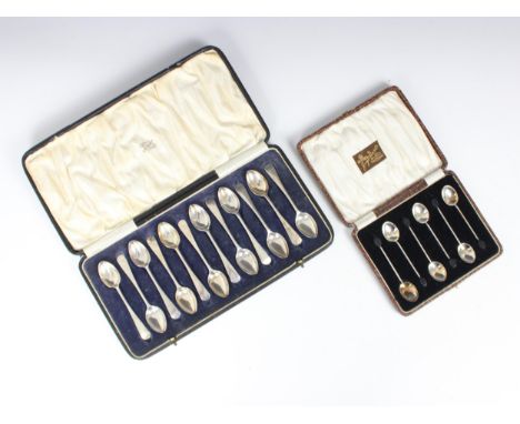 A selection of cased silver flatware, including a set of twelve George V Old English pattern teaspoons, William Philip Whitem
