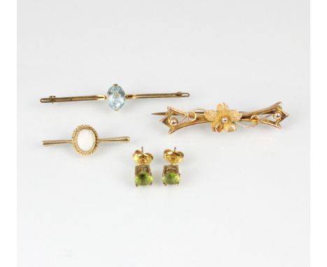A selection of jewellery, including a yellow metal bar brooch, designed with textured floral design to front, stamped '9ct' t