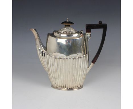 An Edwardian silver hot water jug, James Dixon &amp; Sons Ltd, Sheffield 1909, the hinged cover above half reeded body, 21cm 