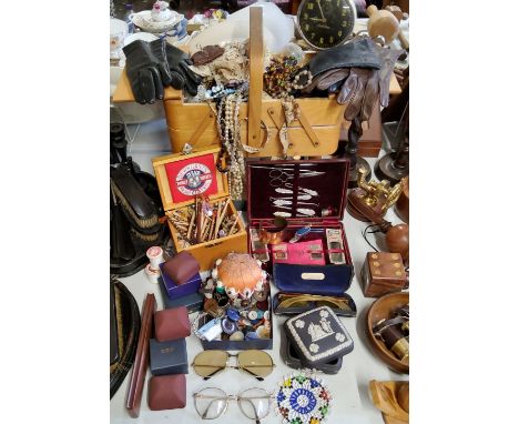 Bijouterie - a cased sewing kit including silver thimble, mother of pearl button hooks, pin cushion in the form of a shoe; va