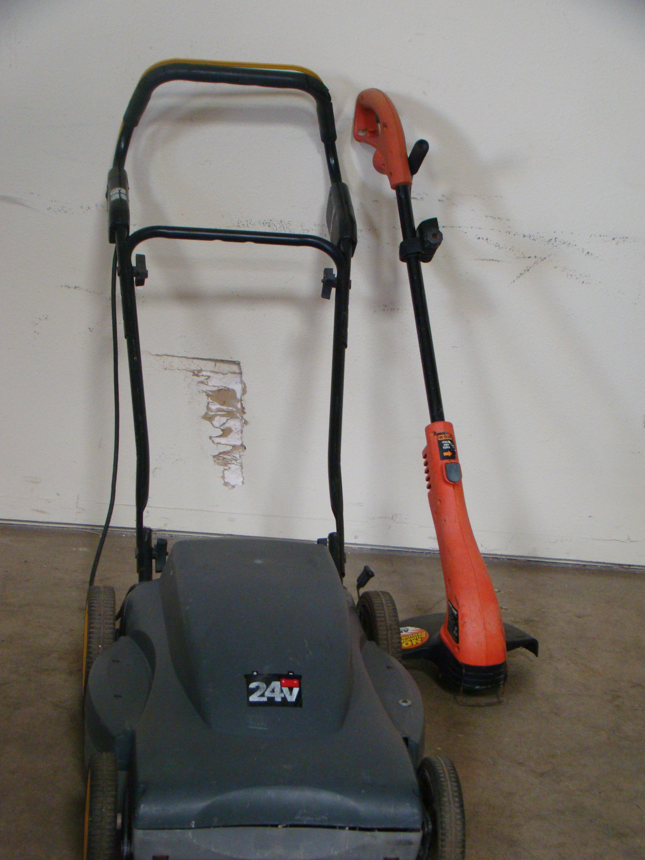 Ryobi Electric Lawn Mower Model BMM2400 120 volts 24 volt Battery