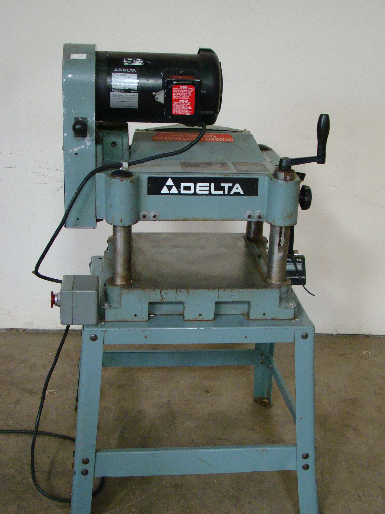 delta-13-wood-planer-model-22-660-2hp-220-volt-1ph