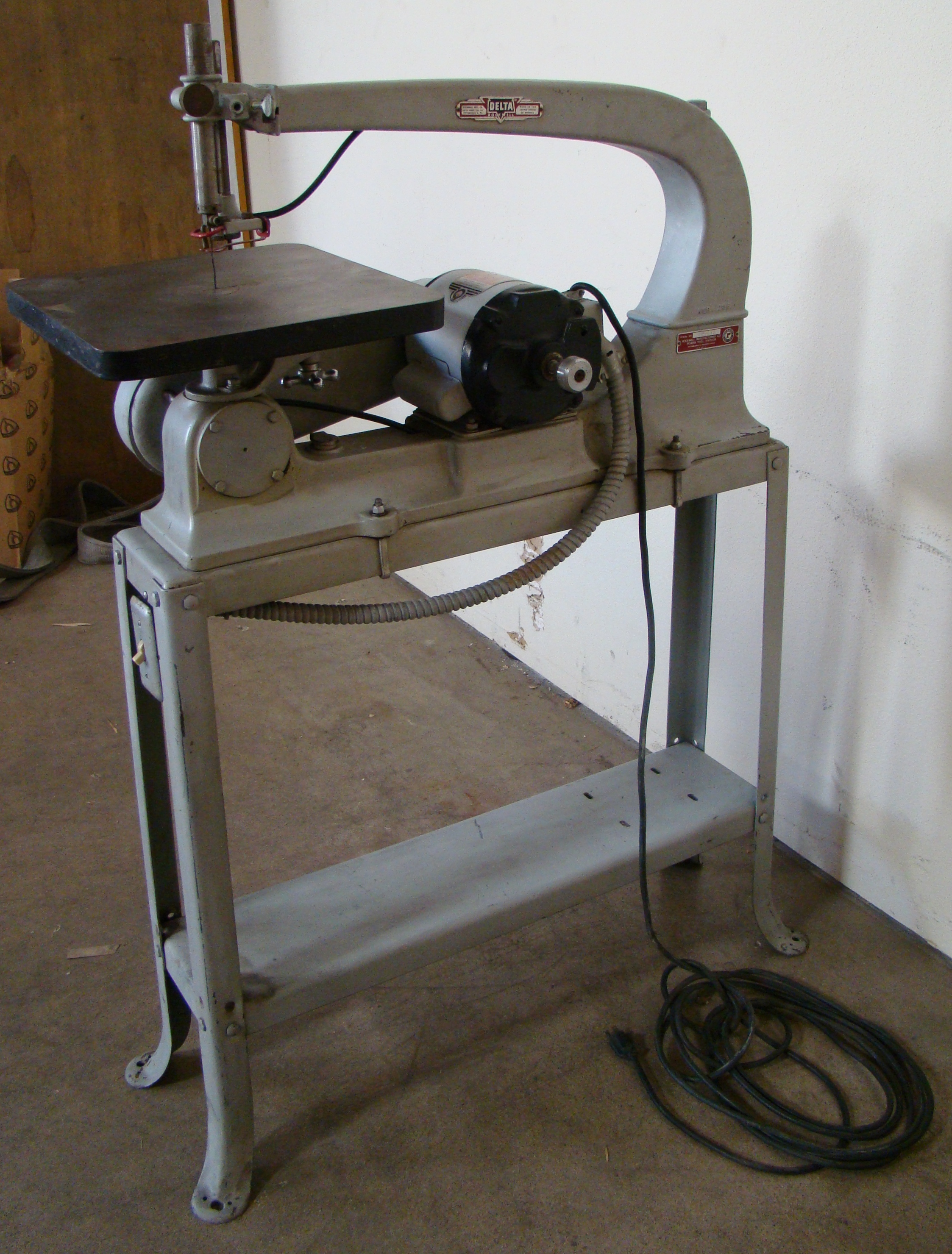 Delta Rockwell 24" Scroll Saw with Stand Model 1/8HP 115/230 Volt 1PH