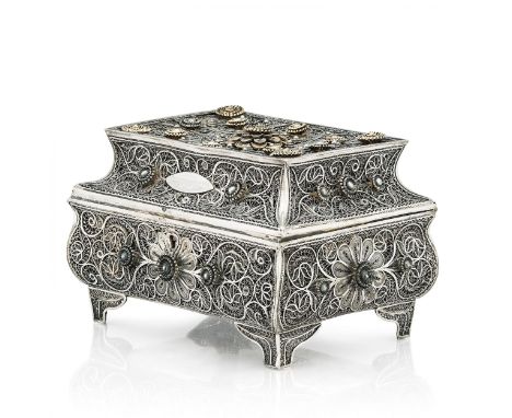 Large silver filigree box, late 19th-early 20th century. In the traditional shape of a rectangular shape with a high hinged l