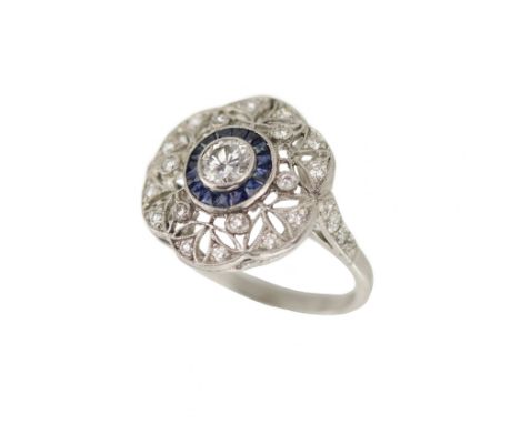 Art Deco flower ring in 900 platinum with diamonds and sapphires. Center diamond: 0.44 carats. I1. 24 diamonds: 0.45 carats. 