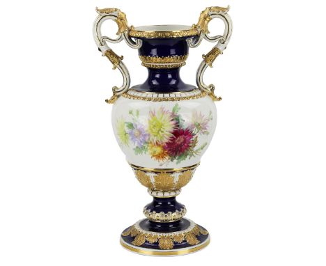 The large salon vase was created according to the model of Ernst August Leuteritz between 1860 and 1863 and is an outstanding