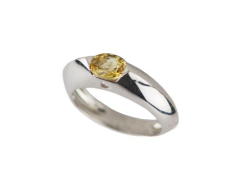 White gold ring, 750, Piaget with a yellow sapphire and the original asymmetry of the diamond on the front of the ring. No. A