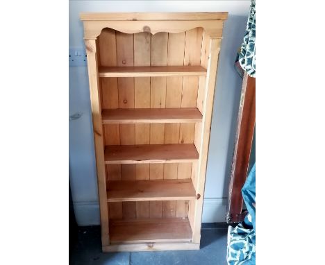 Small pine shelf unit. 130cm x 60cm x 23cm. In overall good used condition. 