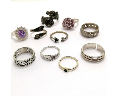 10 silver marked rings incl. amethyst cluster, stone set arrow design etc. total weight 29g 