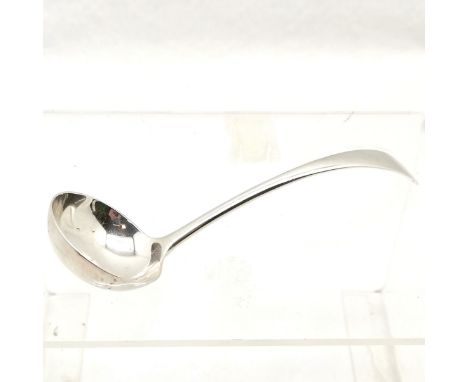 Silver hallmarked ladle London, 17cm long 71g - small dent to end of handle otherwise in good used condition 