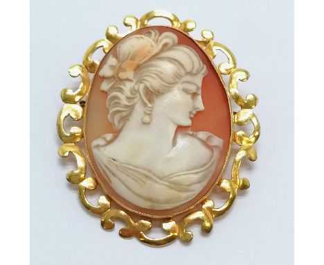 9ct marked gold hand carved portrait shell cameo brooch - 4.5cm drop &amp; 9.9g total weight 