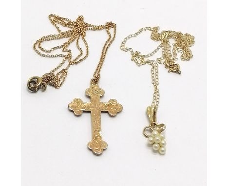 Antique 9ct marked gold cross (has dents) on a 9ct gold 44cm chain (has metal replacement ring) t/w 9ct gold pearl pendant on