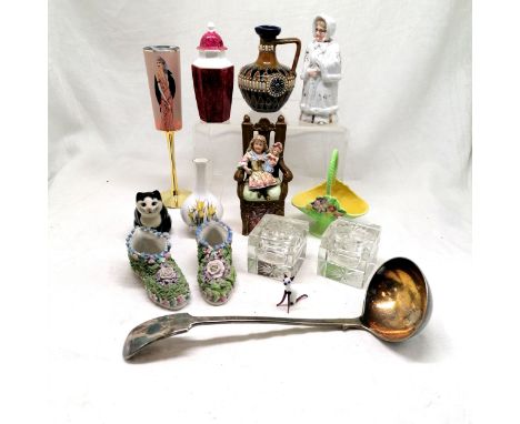 Qty of oddments inc Royal Doulton Lambeth oil / vinegar jug (12cm), Carltonware posy basket, encrusted porcelain shoes (sligh