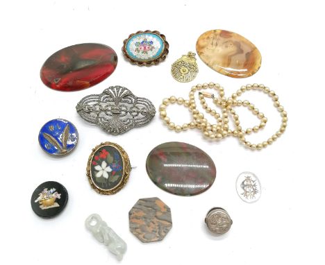 Quantity of mostly antique jewellery incl. an unmarked gold mounted pietra dura brooch, slight losses 3.2cm across, gold clas