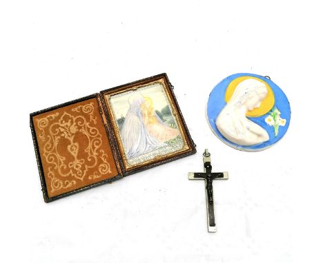 An Italian Ceramic Plaque, t/w a a cased print of Madonna and child ( case A/F) and a crucifix 10 cms high. 