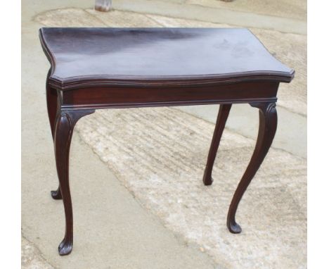 A Victorian fold-over top card table with serpentine edges, on cabriole supports, 31" wide