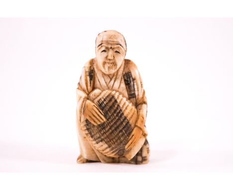 An early 20th century Japanese ivory netsuke of a robed man, unsigned, 5cm high