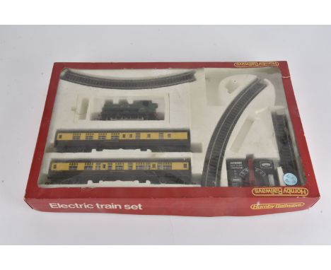 Tri-ang and Hornby 00 Gauge Locomotives and Rolling Stock, Hornby R154 SR green 'Sir Dinadan', R173 GWR '150' 0-4-0 Tank engi