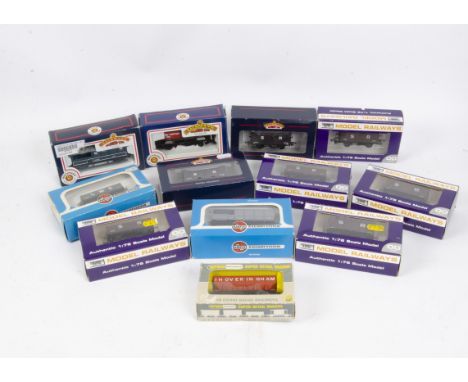 Boxed OO Gauge Freight Stock by Various Makers, Bachmann SR vent vans (2), GWR Toad and Railfreight hopper wagon, Dapol SR 7-