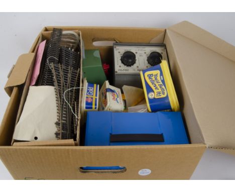 Peco OO Gauge Points Controllers and a Small Group of N Gauge Items, Thirteen Peco large radius turnouts and a 3-way point, a