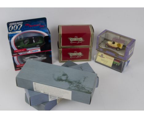 Modern Diecast Vehicles, a boxed collection of vintage and modern, private, military and commercial  including, Atlas Edition