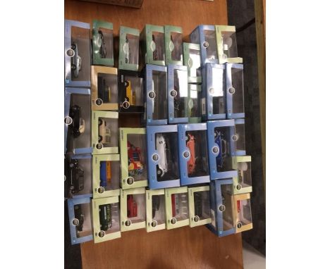 Oxford Diecast 1:43 and 1:18 Scale Models, a cased collection 1:43 scale all with card sleeves including  Commercials (10), A