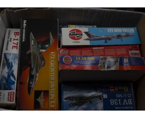 WWI and Later Aircraft Kits, a boxed collection of 1:72 scale examples including AMT 8615 X/YB-35, Academy 2141 B-17E, Italer