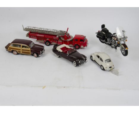 Franklin Mint 1940s and Later Vehicles, an unboxed group of five comprising 1:24 scale 1949 Ford Woody Wagon, 1941 Lincoln Co